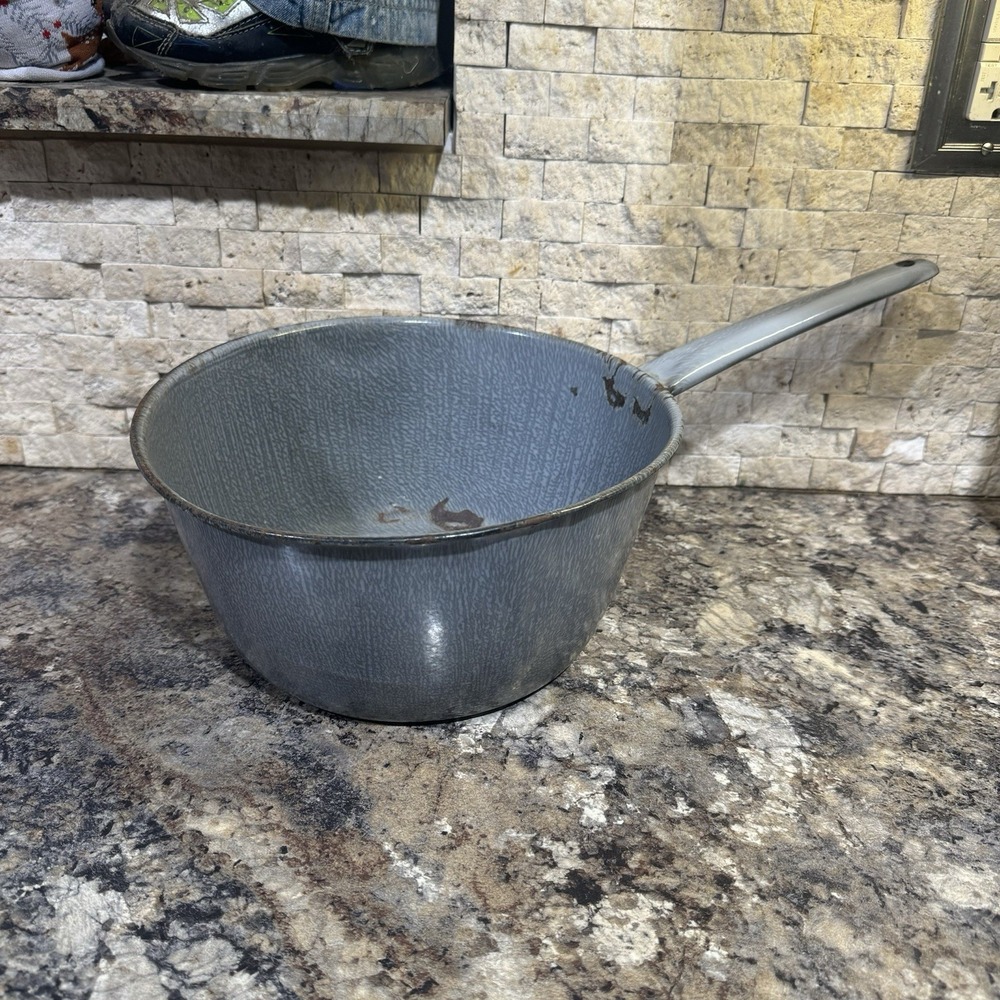 VTG Farmhouse Primitive Speckled Gray Enamelware/Graniteware Sauce Pan Pot